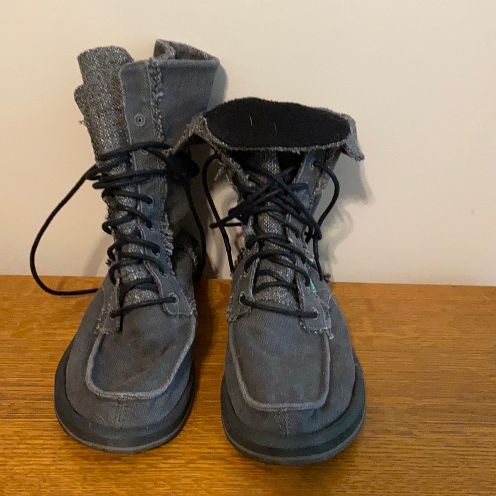 Sanuk boots